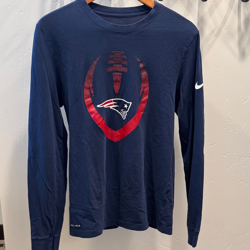 Nike Navy Long-Sleeve Patriots Graphic Tee men’s size small